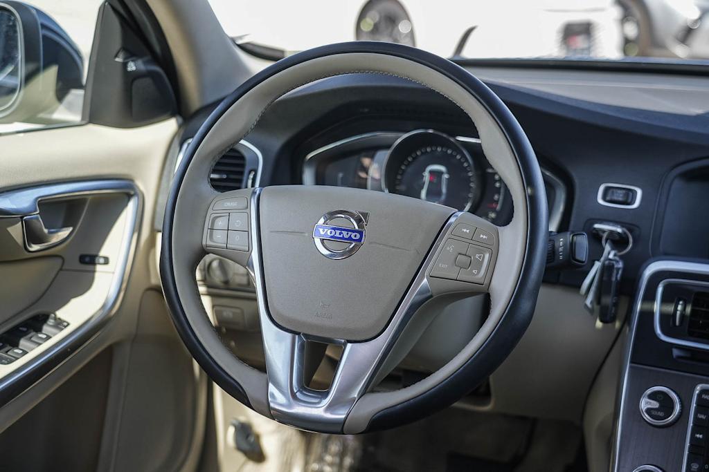 Thumbnail: 2015 Volvo S60 - 9