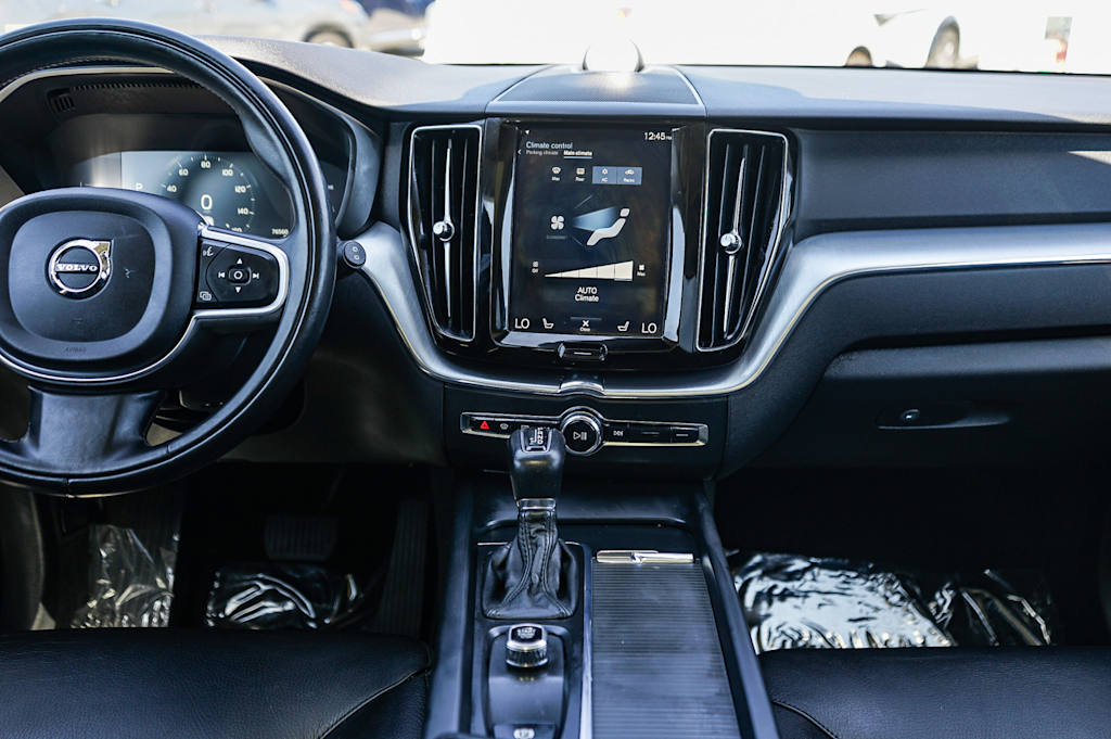 Thumbnail: 2018 Volvo XC60 - 8