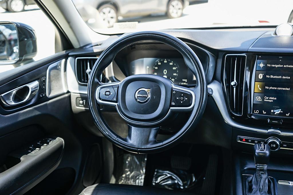 Thumbnail: 2018 Volvo XC60 - 13