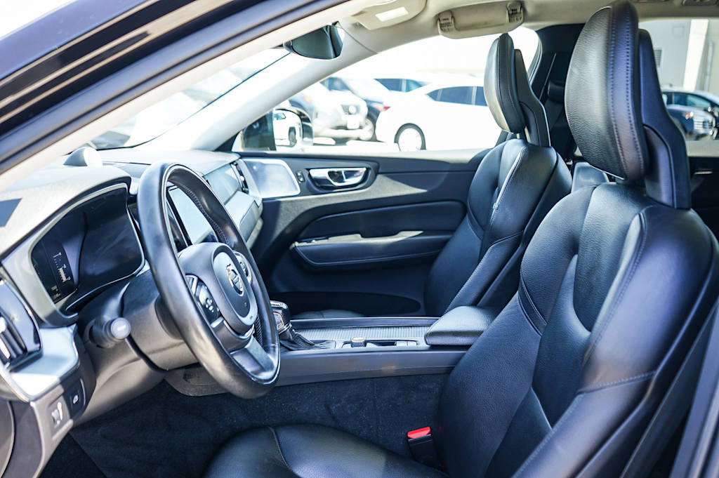 Thumbnail: 2018 Volvo XC60 - 38