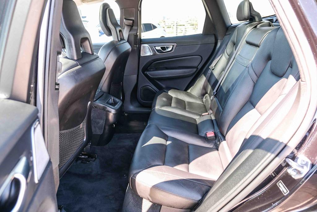 Thumbnail: 2018 Volvo XC60 - 11