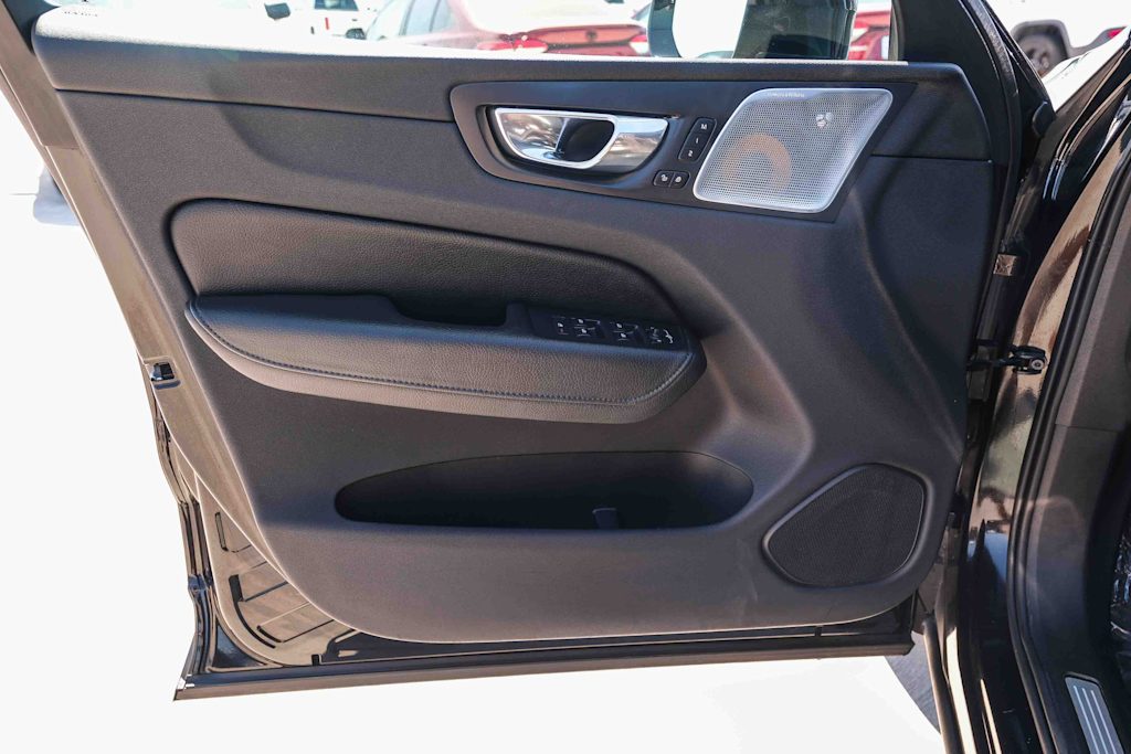 Thumbnail: 2018 Volvo XC60 - 45