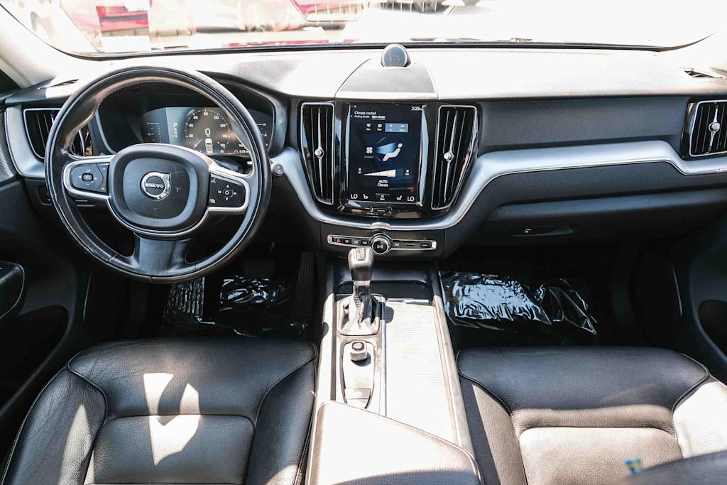 Thumbnail: 2018 Volvo XC60 - 12