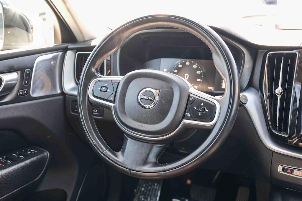 Thumbnail: 2018 Volvo XC60 - 37