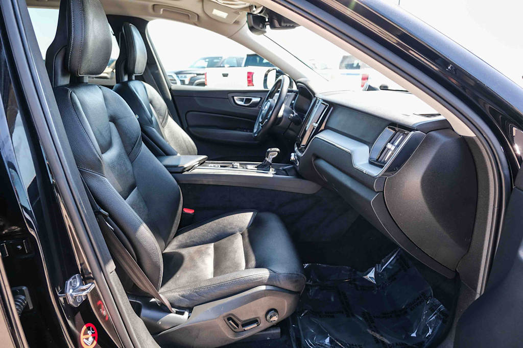 Thumbnail: 2018 Volvo XC60 - 10