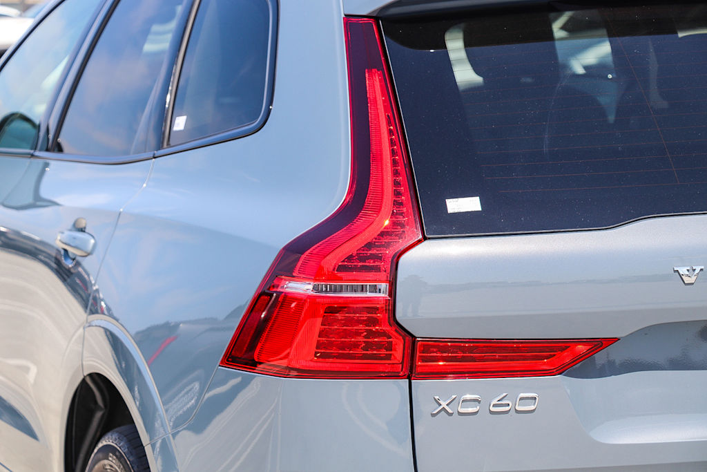 Thumbnail: 2023 Volvo XC60 - 19
