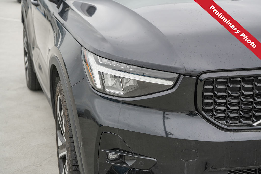 Thumbnail: 2025 Volvo XC40 - 12