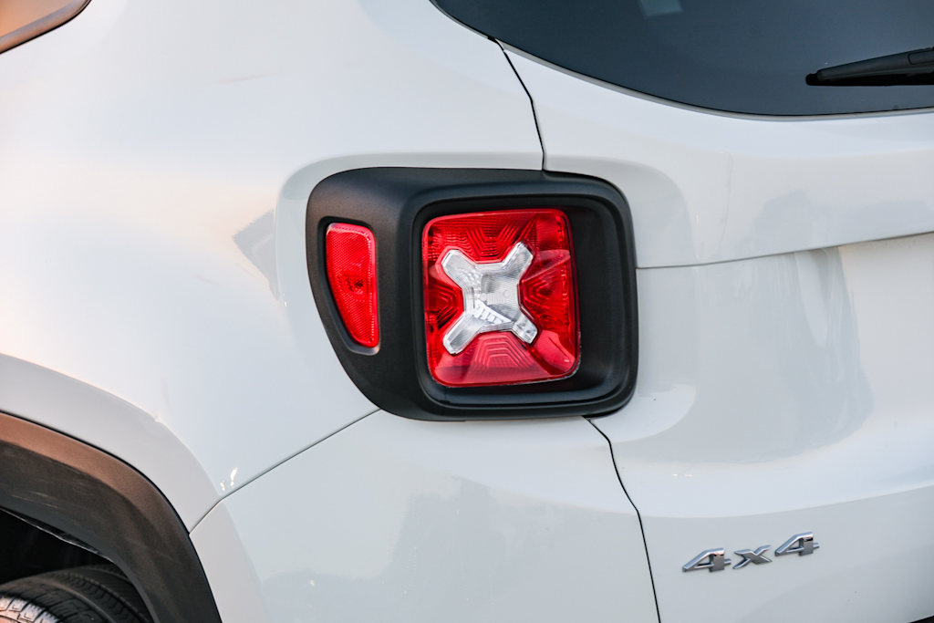 Thumbnail: 2023 Jeep Renegade - 19