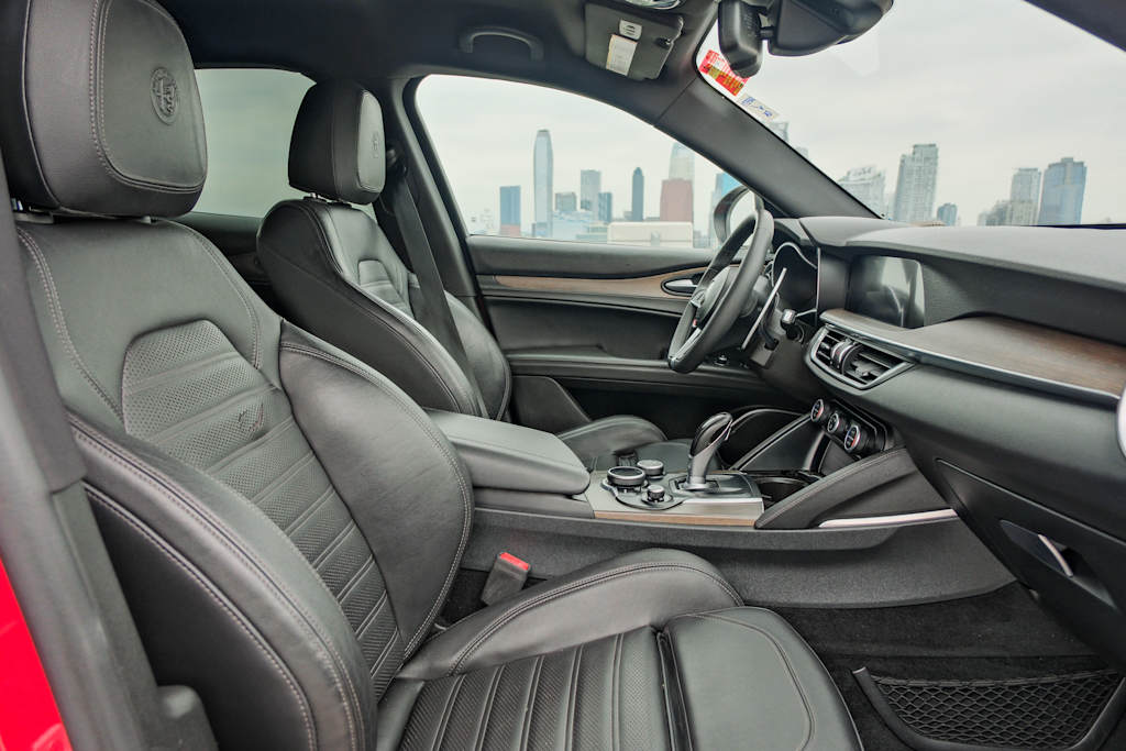 Thumbnail: 2018 Alfa Romeo Stelvio - 9