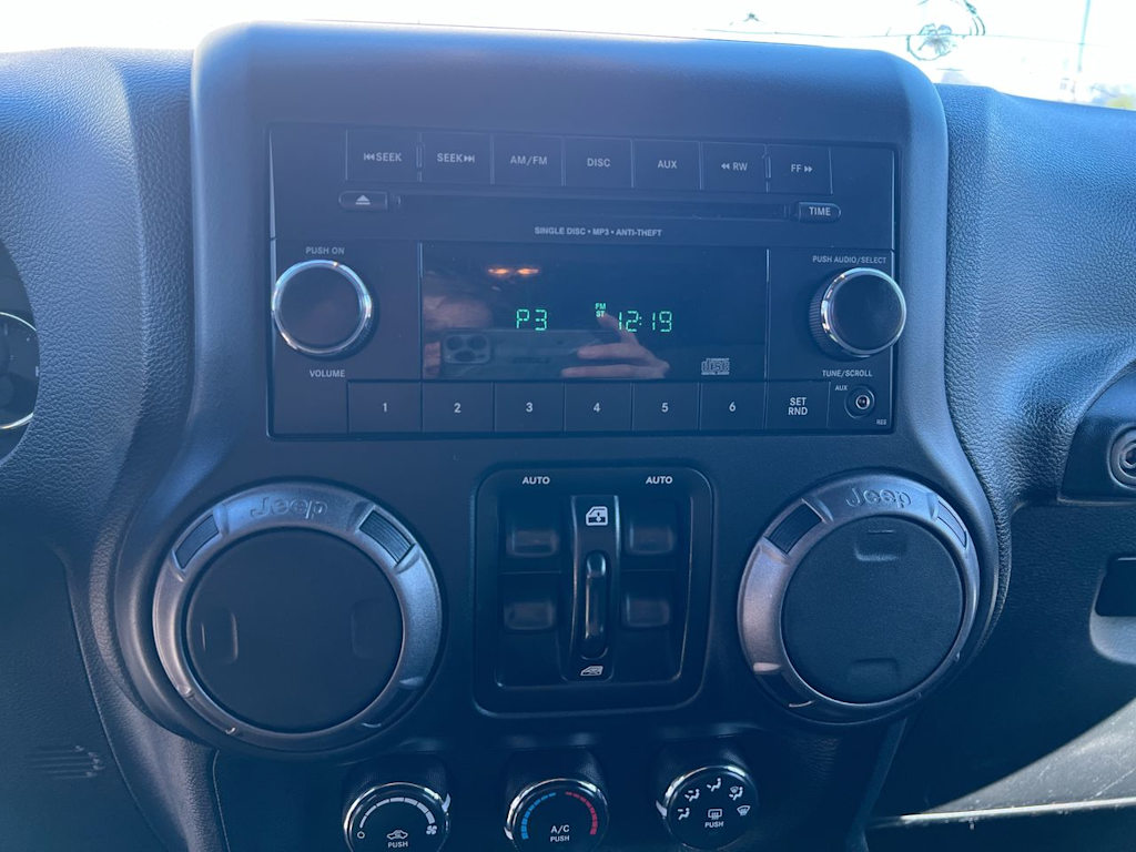 Thumbnail: 2018 Jeep Wrangler - 12