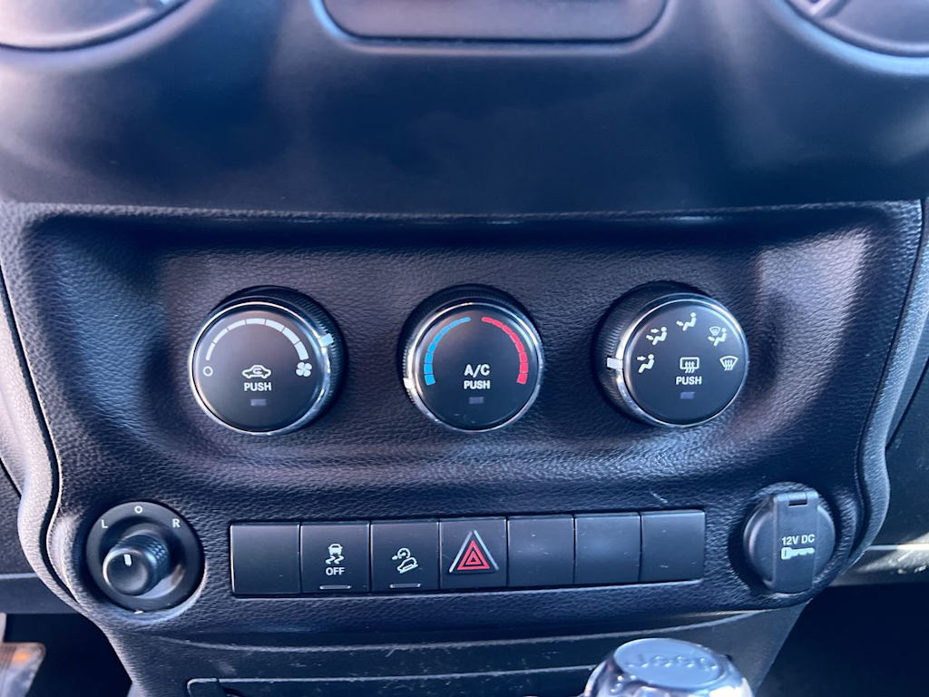 Thumbnail: 2018 Jeep Wrangler - 24