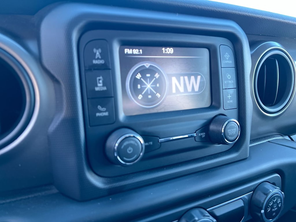 Thumbnail: 2018 Jeep Wrangler - 22