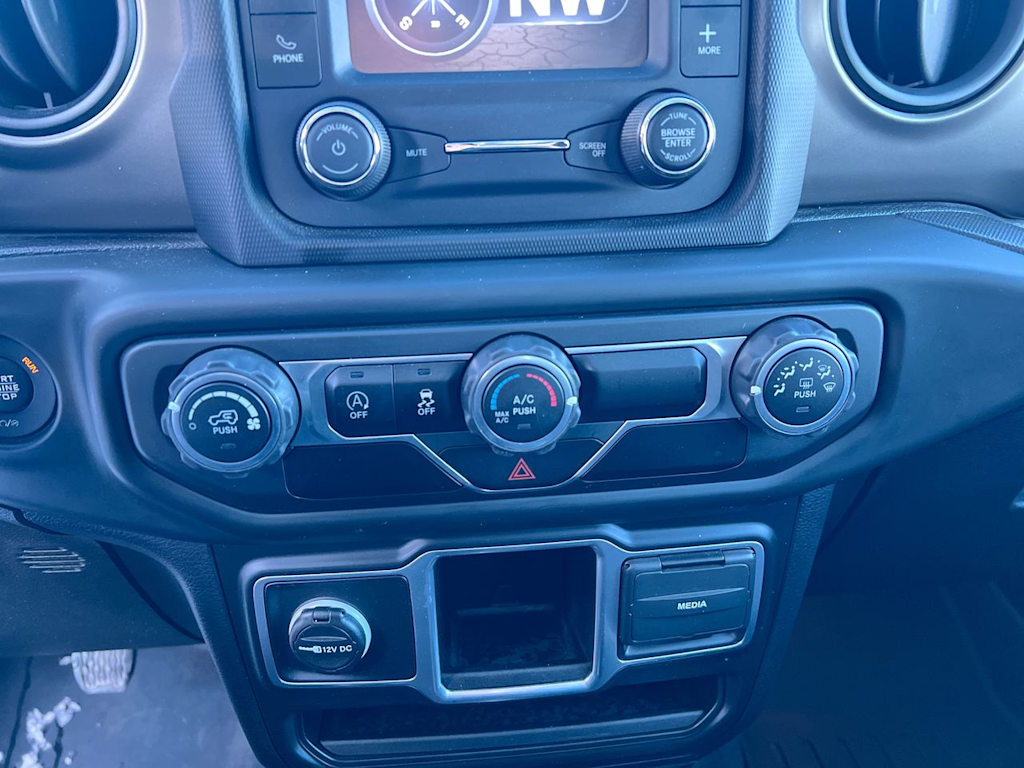 Thumbnail: 2018 Jeep Wrangler - 23