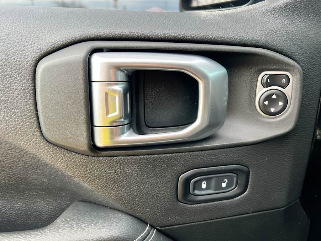 Thumbnail: 2020 Jeep Wrangler - 20
