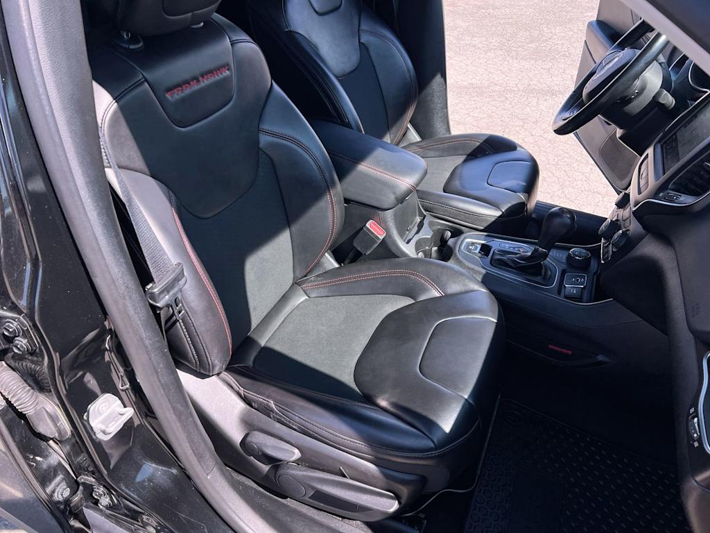 Thumbnail: 2020 Jeep Cherokee - 10