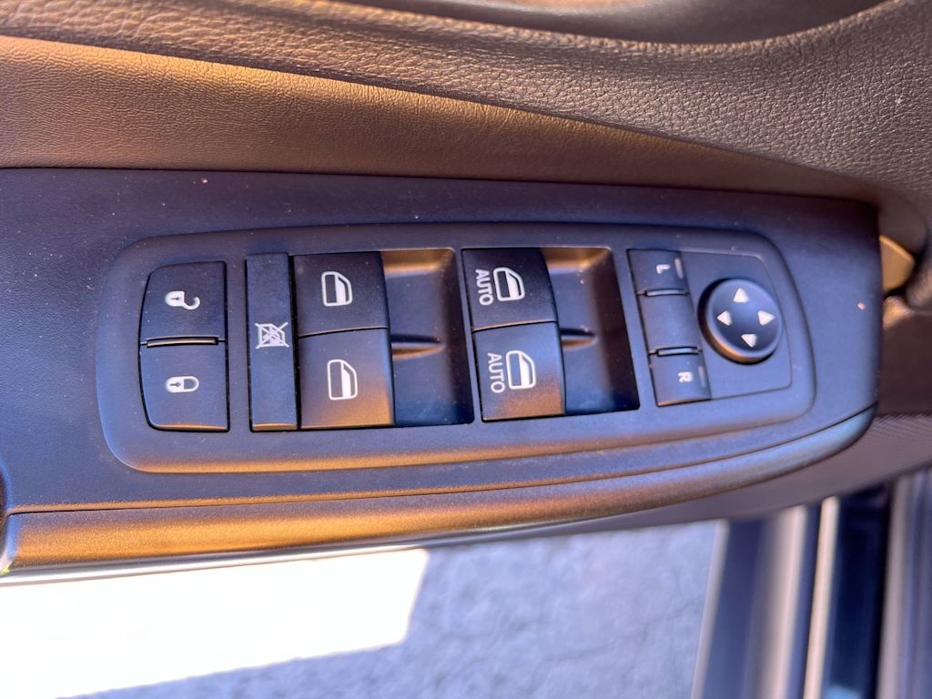 Thumbnail: 2020 Jeep Cherokee - 22