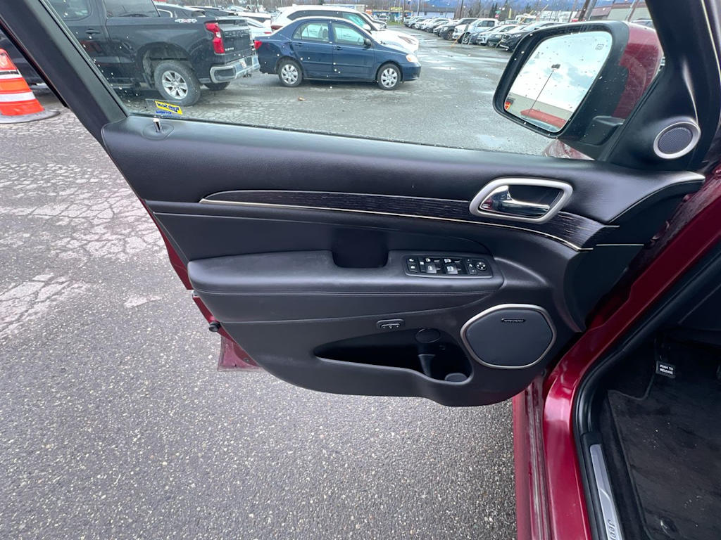 Thumbnail: 2018 Jeep Grand Cherokee - 21