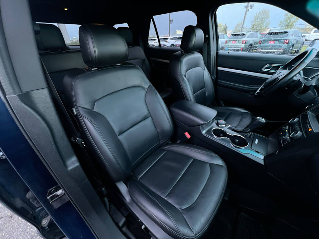 Thumbnail: 2016 Ford Explorer - 9