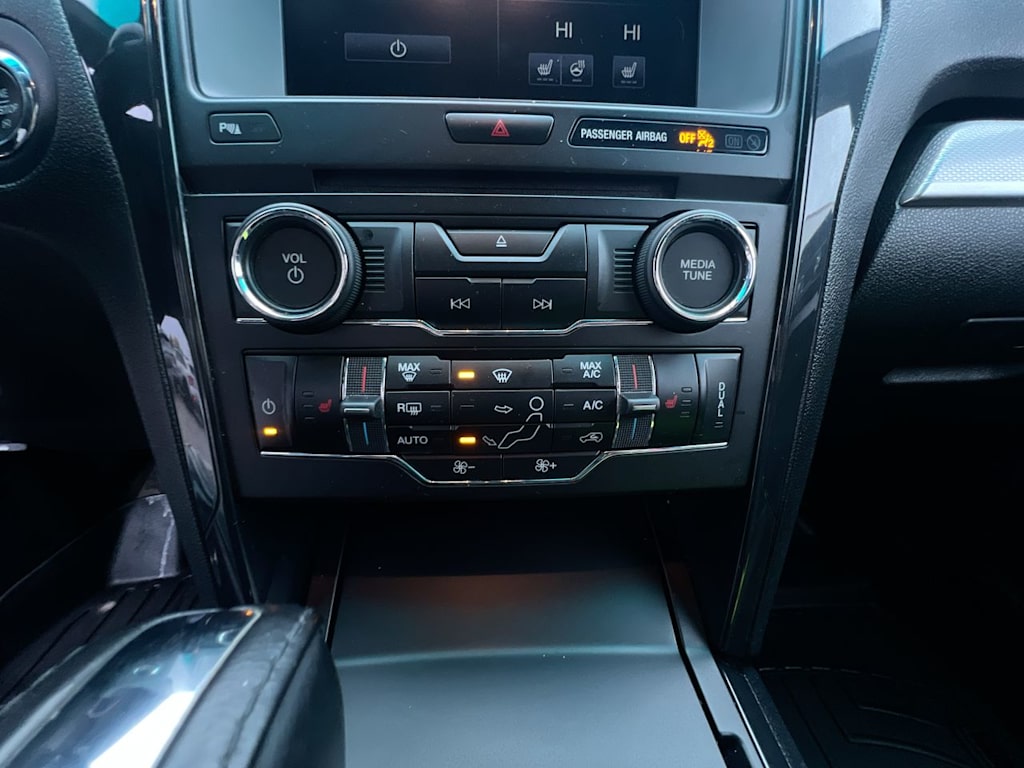 Thumbnail: 2016 Ford Explorer - 23