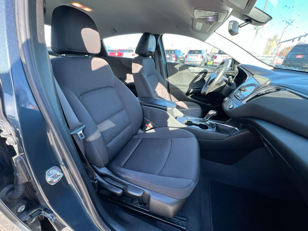 Thumbnail: 2019 Chevrolet Malibu - 10