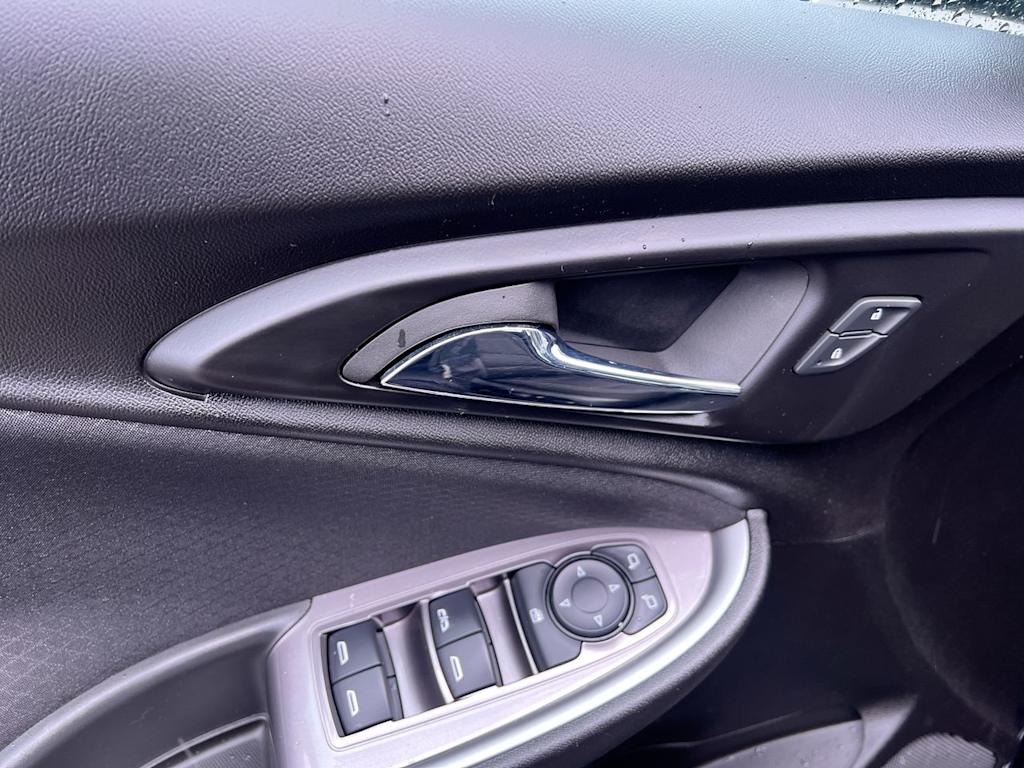 Thumbnail: 2023 Chevrolet Malibu - 20