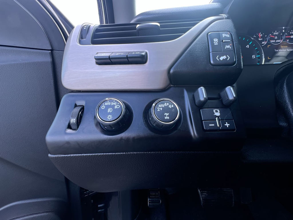 2017 GMC Yukon Denali 24