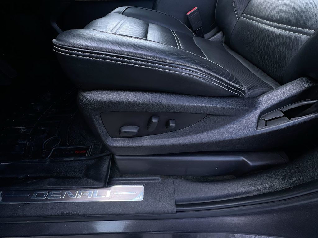 2017 GMC Yukon Denali 21