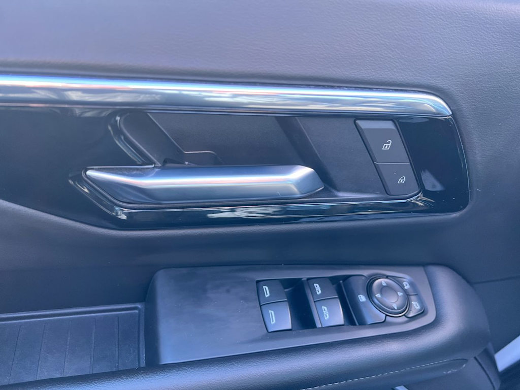 Thumbnail: 2025 Chevrolet Suburban - 21