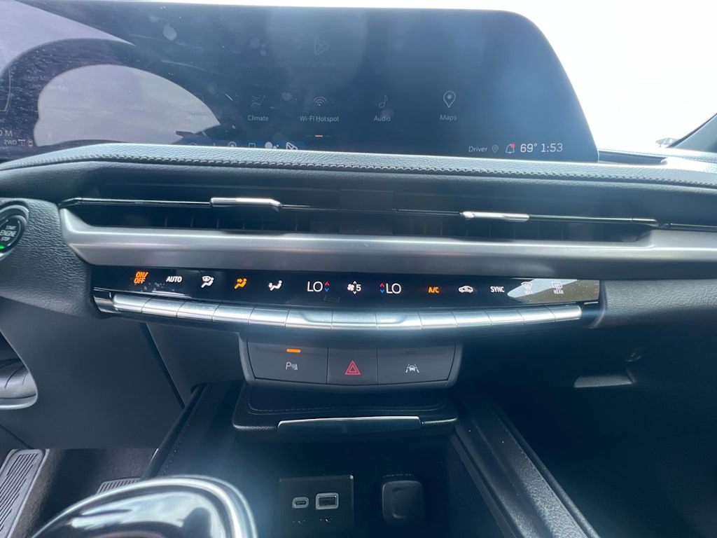 Thumbnail: 2024 Cadillac XT4 - 23