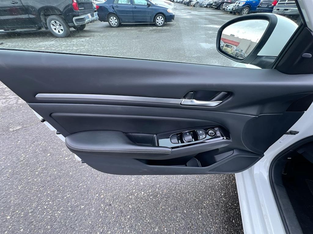 Thumbnail: 2023 Nissan Altima - 21