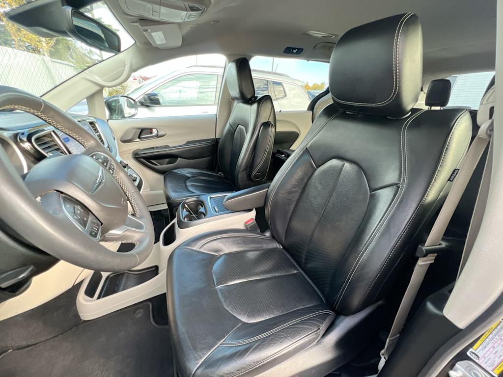 Thumbnail: 2022 Chrysler Pacifica - 9