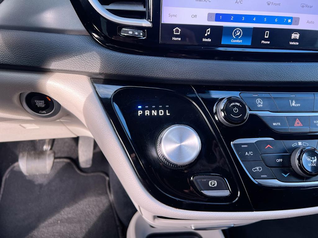 Thumbnail: 2022 Chrysler Pacifica - 7