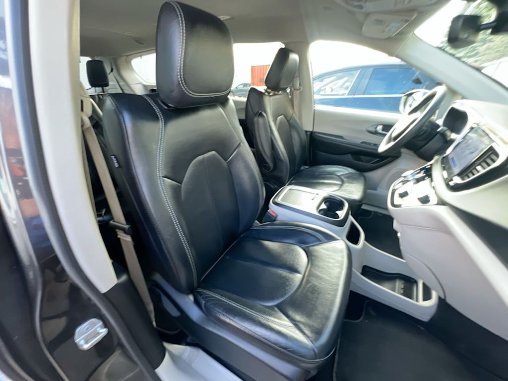 Thumbnail: 2022 Chrysler Pacifica - 10