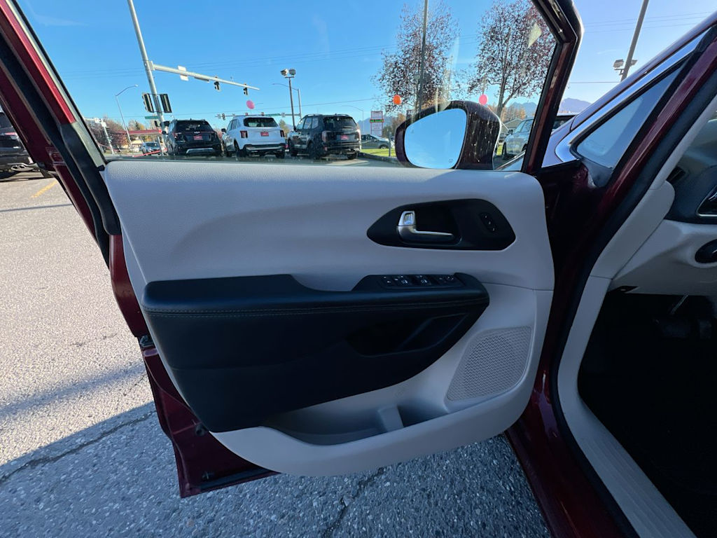 Thumbnail: 2020 Chrysler Pacifica - 21