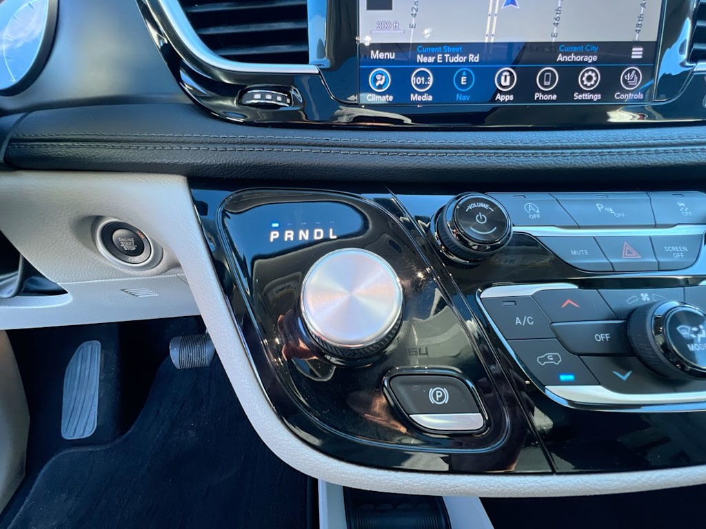 Thumbnail: 2020 Chrysler Pacifica - 10