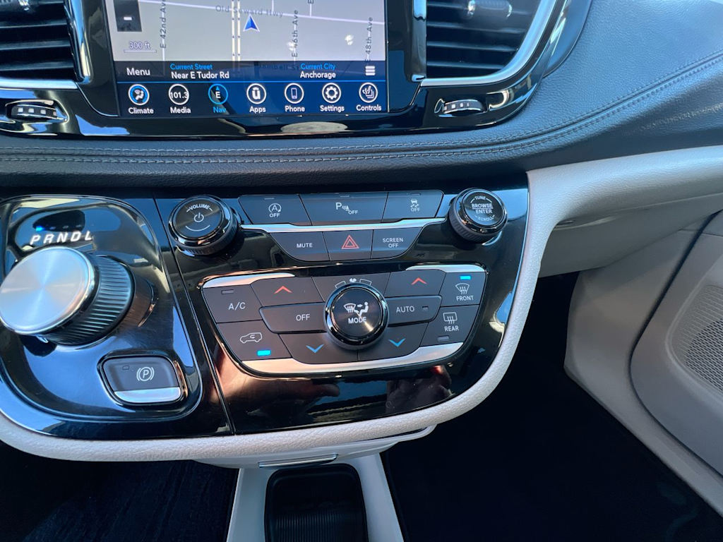 Thumbnail: 2020 Chrysler Pacifica - 24