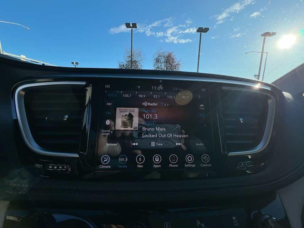 Thumbnail: 2020 Chrysler Pacifica - 9