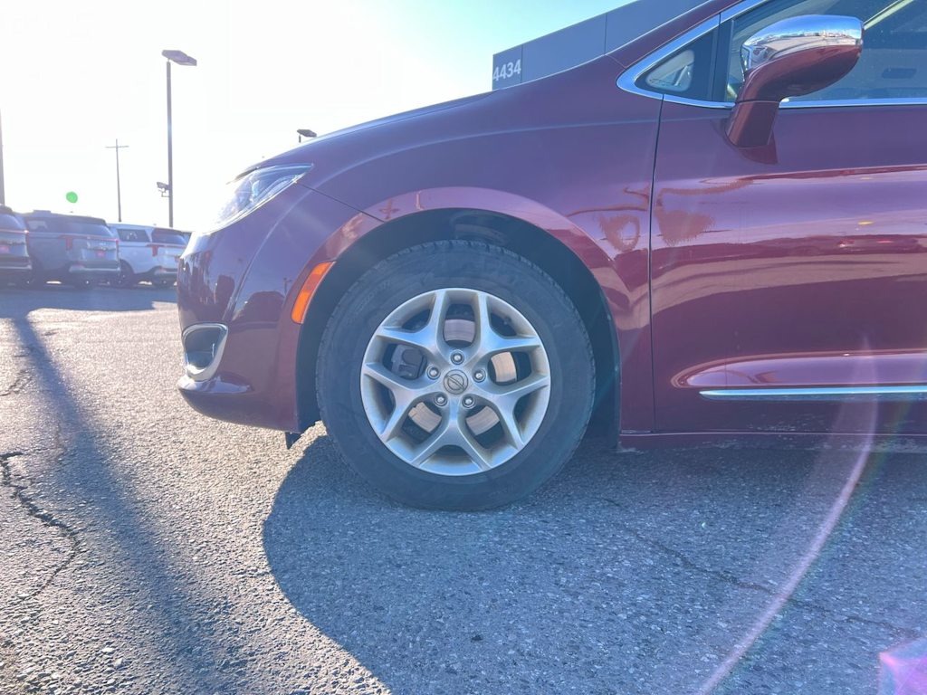 Thumbnail: 2020 Chrysler Pacifica - 6