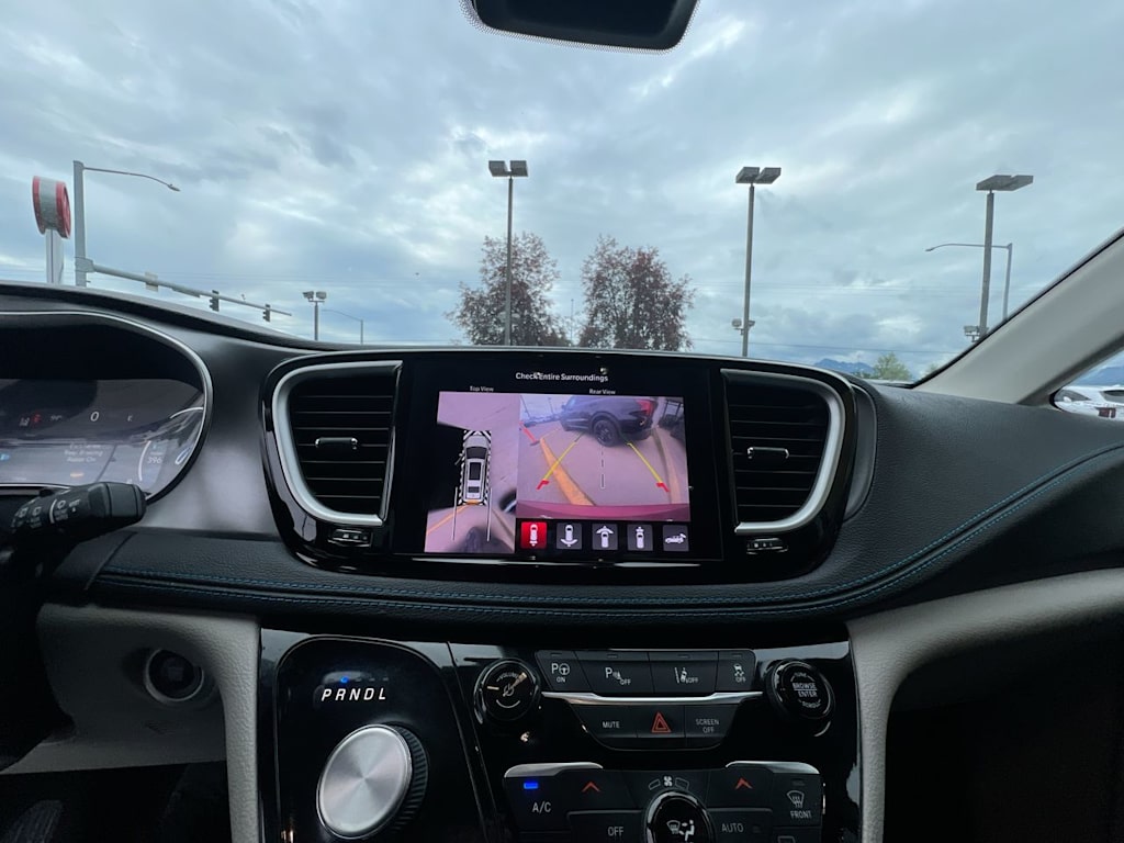 Thumbnail: 2021 Chrysler Pacifica - 21