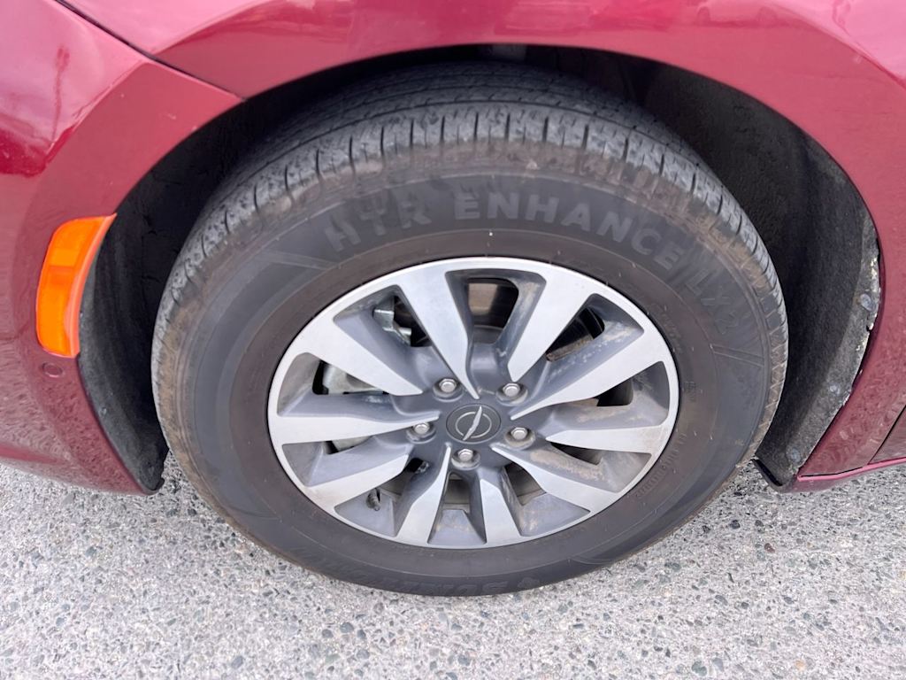 Thumbnail: 2021 Chrysler Pacifica - 7