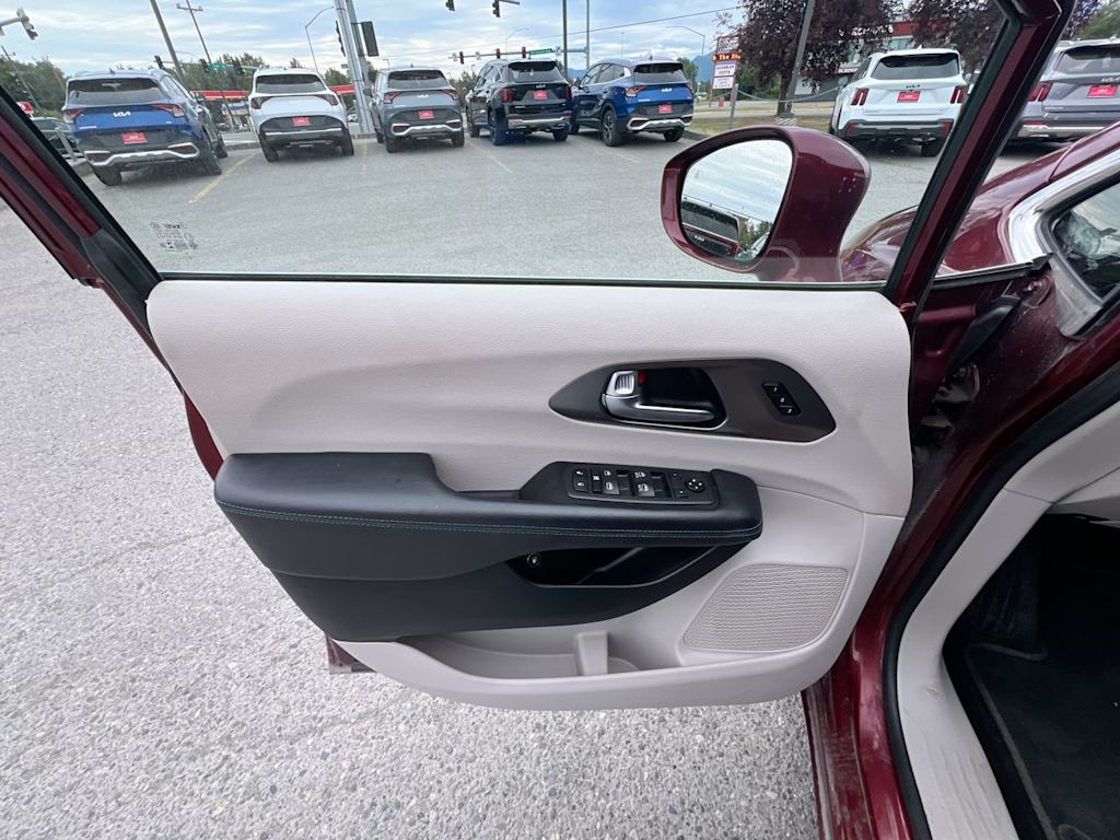 Thumbnail: 2021 Chrysler Pacifica - 20
