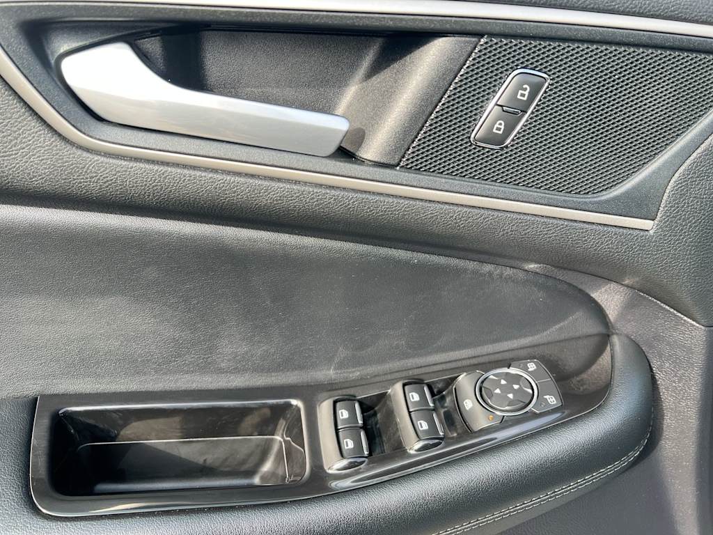 Thumbnail: 2020 Ford Edge - 20
