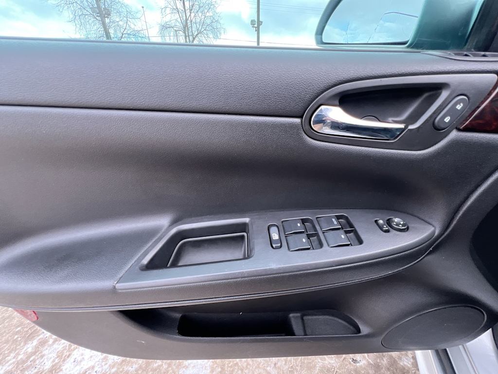 Thumbnail: 2016 Chevrolet Impala - 21