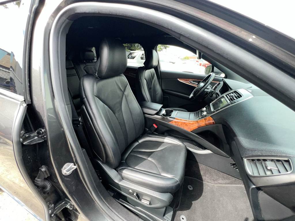 Thumbnail: 2019 Lincoln Nautilus - 9