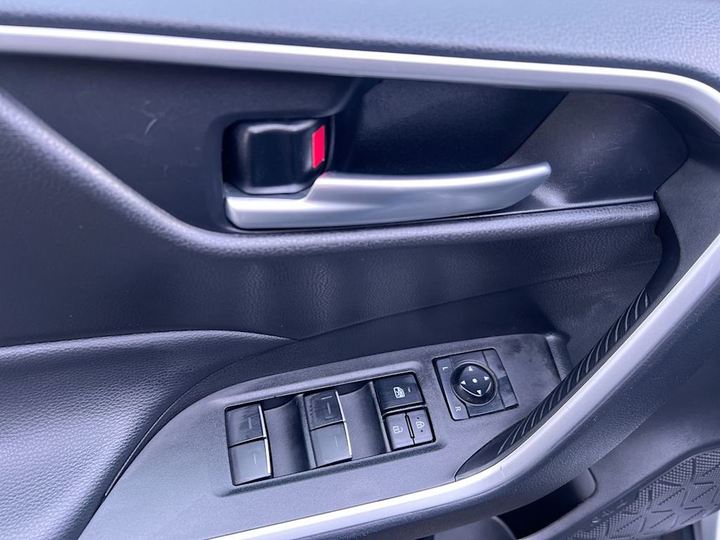Thumbnail: 2025 Toyota RAV4 - 21
