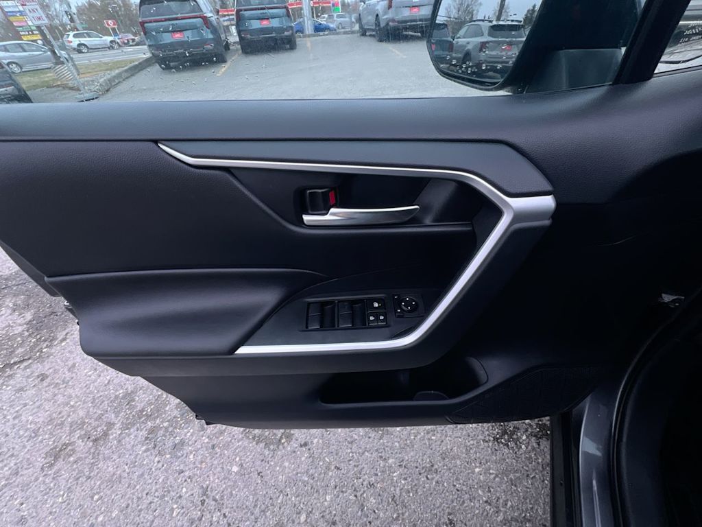 2019 Toyota RAV4 XLE 20