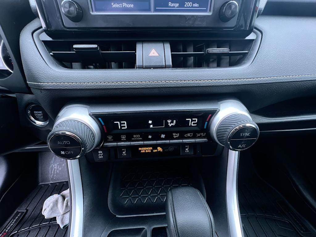 2019 Toyota RAV4 XLE 23