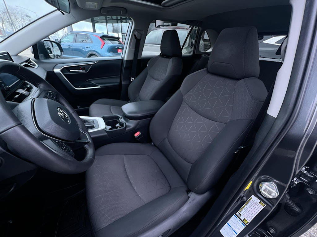 2019 Toyota RAV4 XLE 7