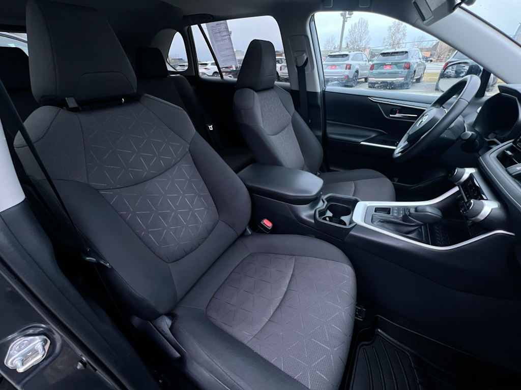2019 Toyota RAV4 XLE 28
