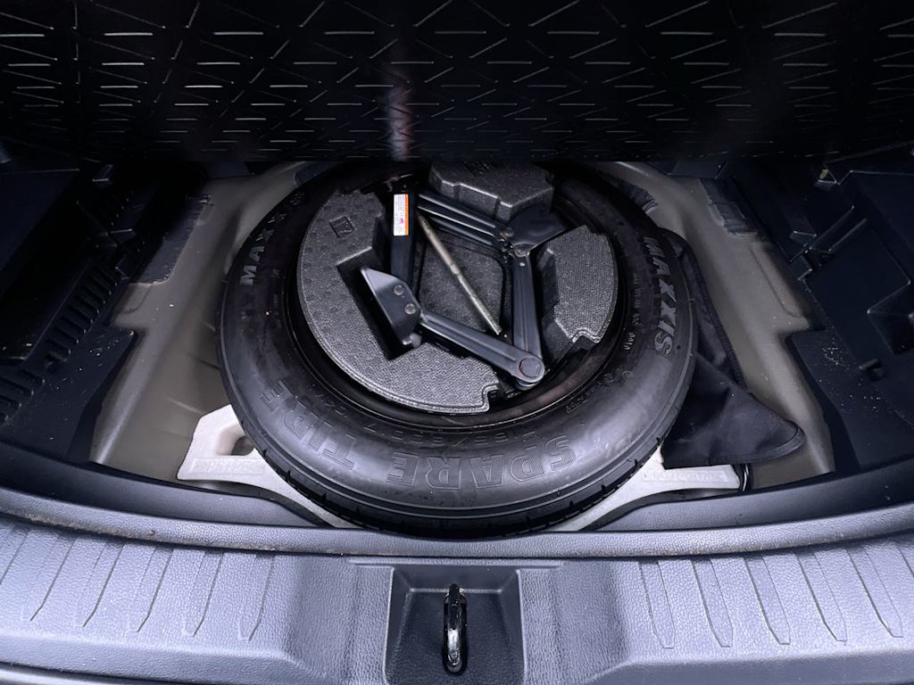 2019 Toyota RAV4 XLE 26